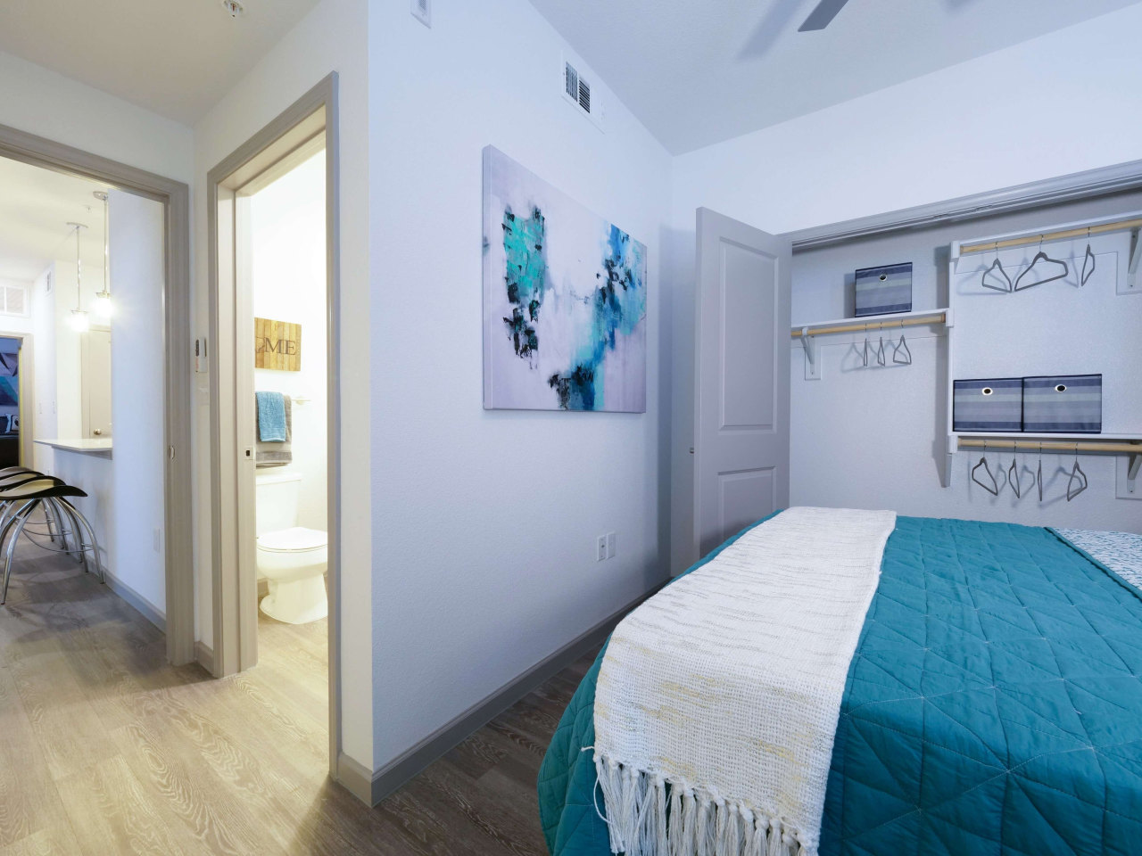 Liv+ Arlington - Student Housing Image 31