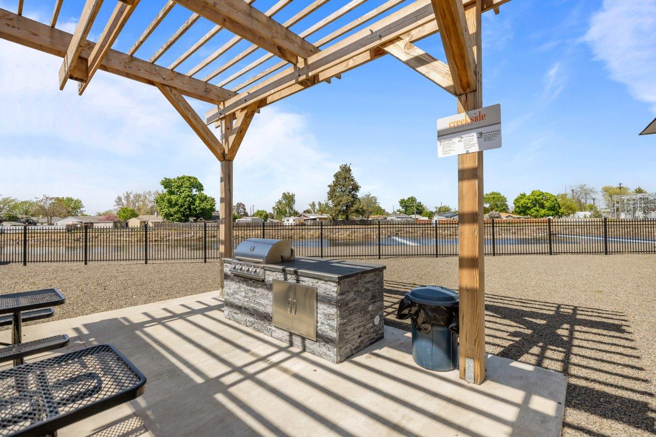 Creekside Apartments Image 8