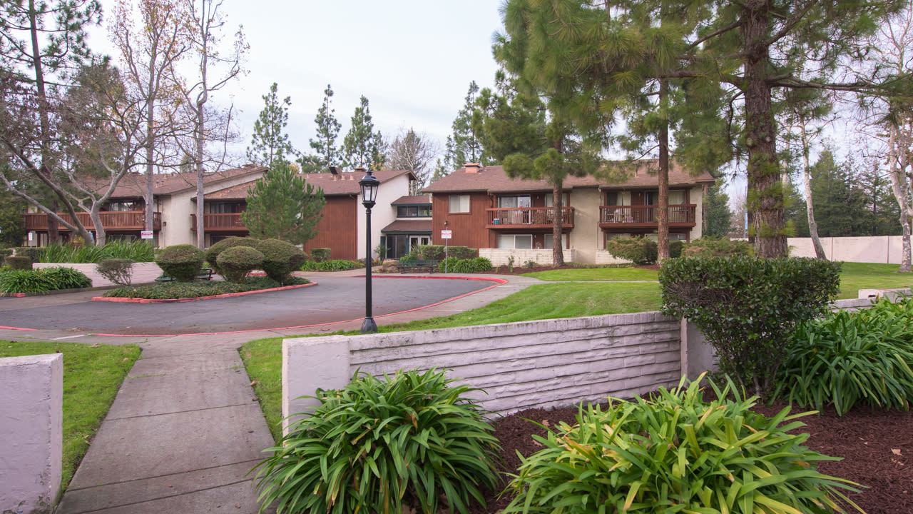 Country Club Village Image 3