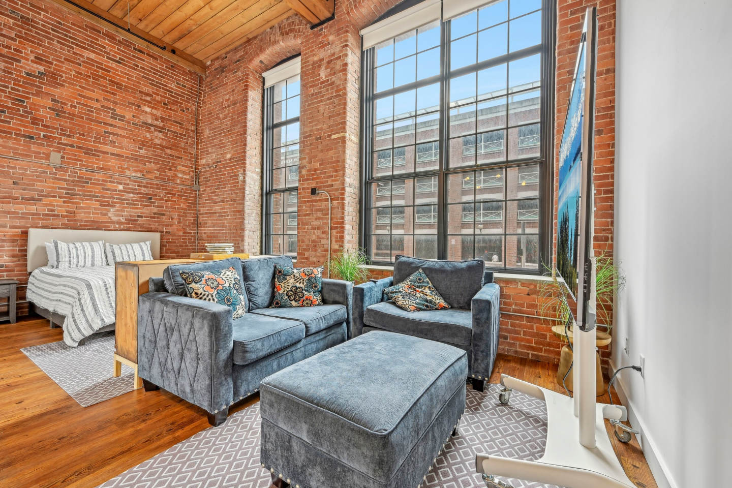 Riverwalk Apartments Image 1