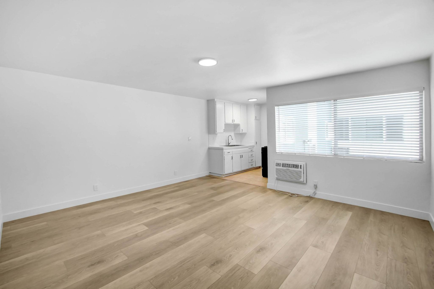 Hollywood Hills Apartments Image 17