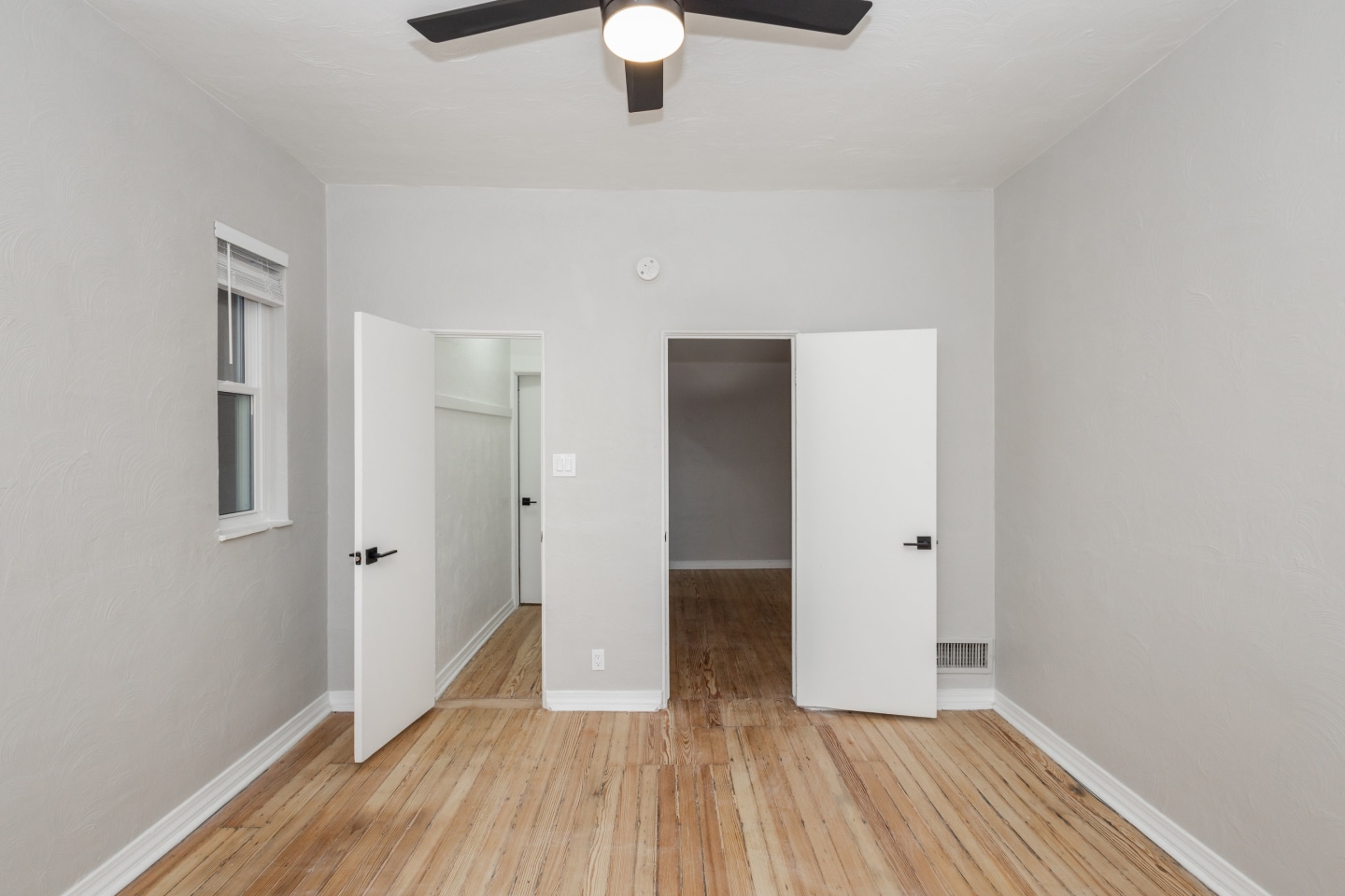 1030 Washington Image 10