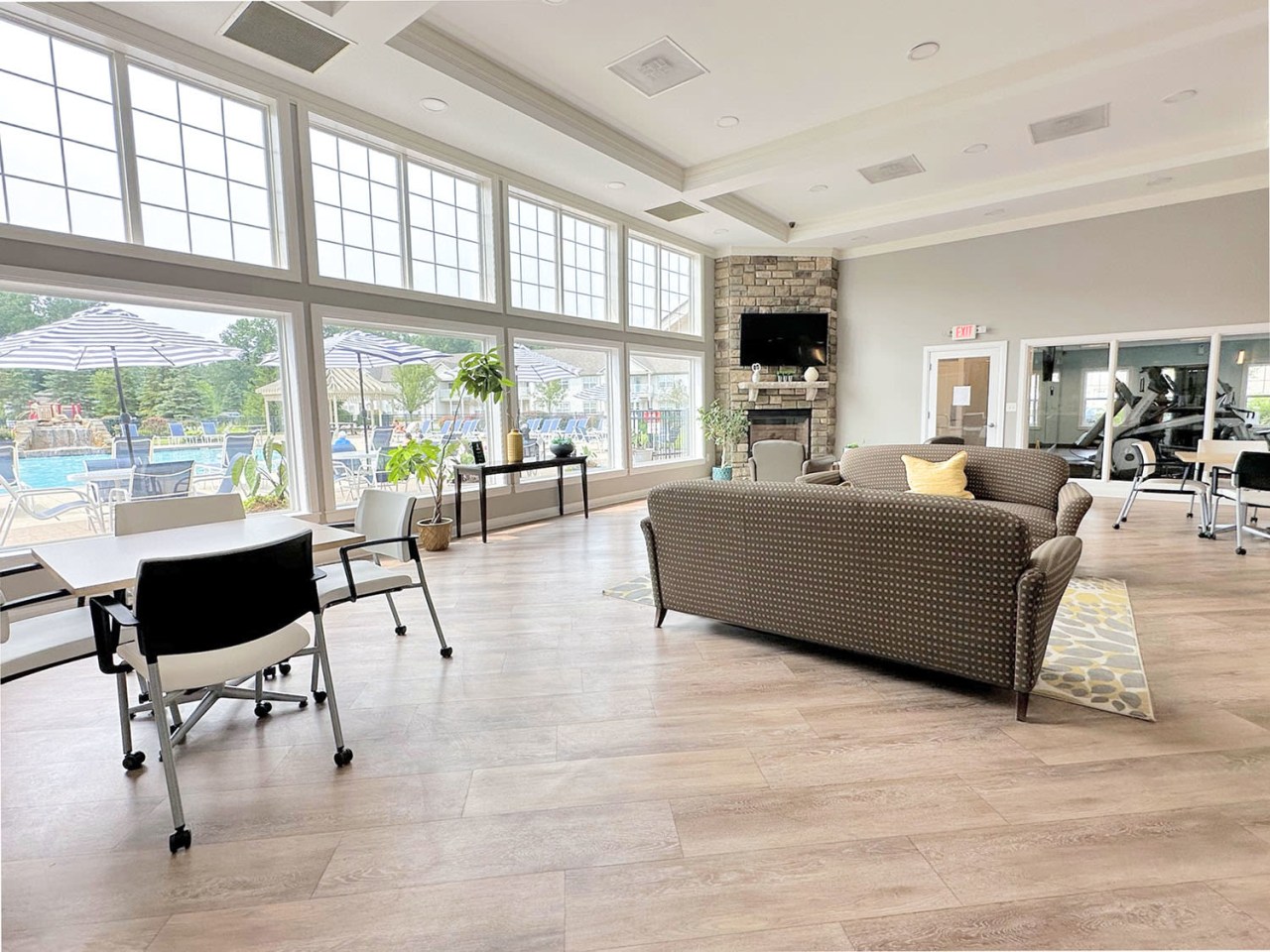 Cobblestone Court Apartments Image 17