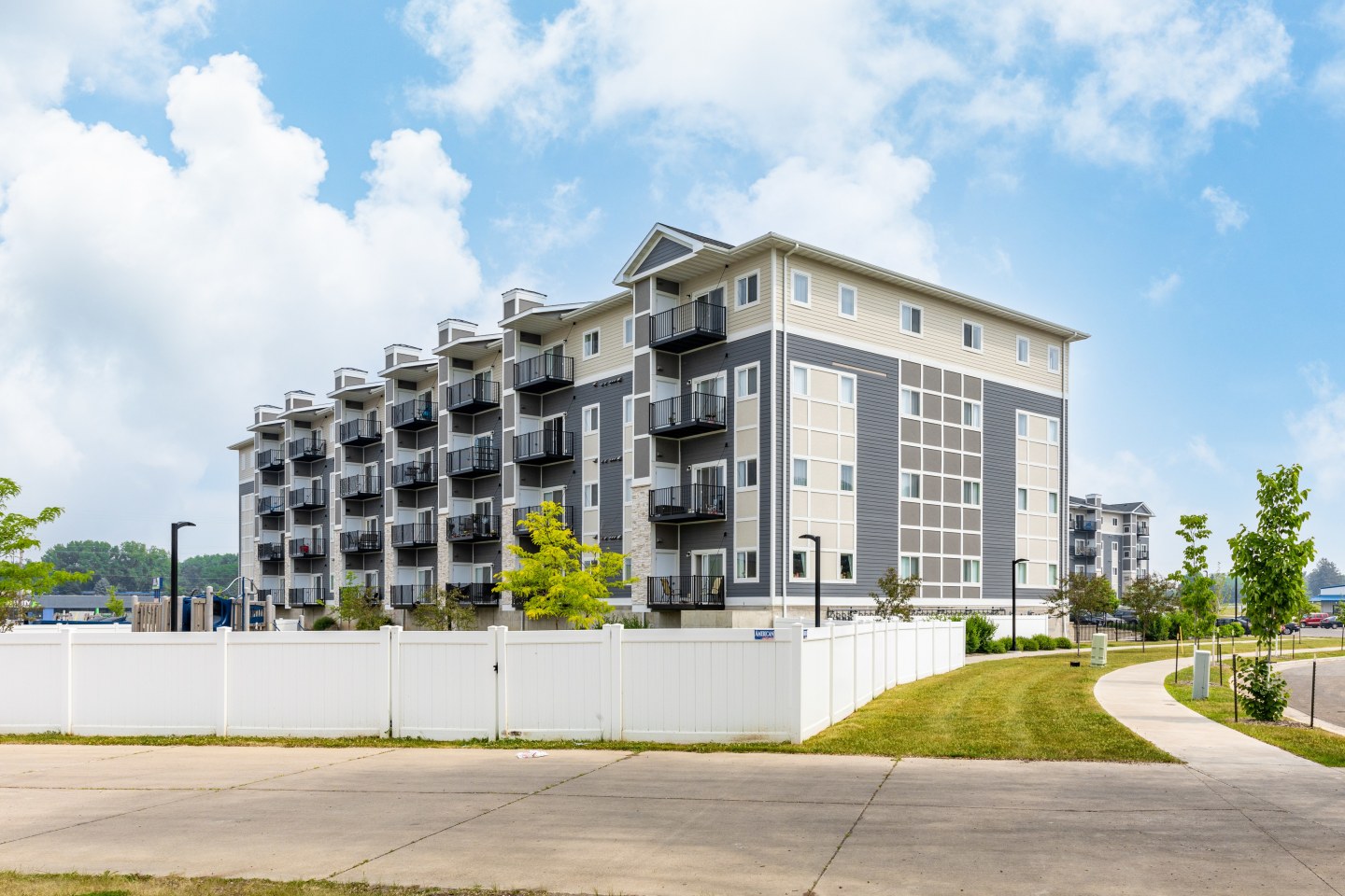 East Gate Apartments Image 26