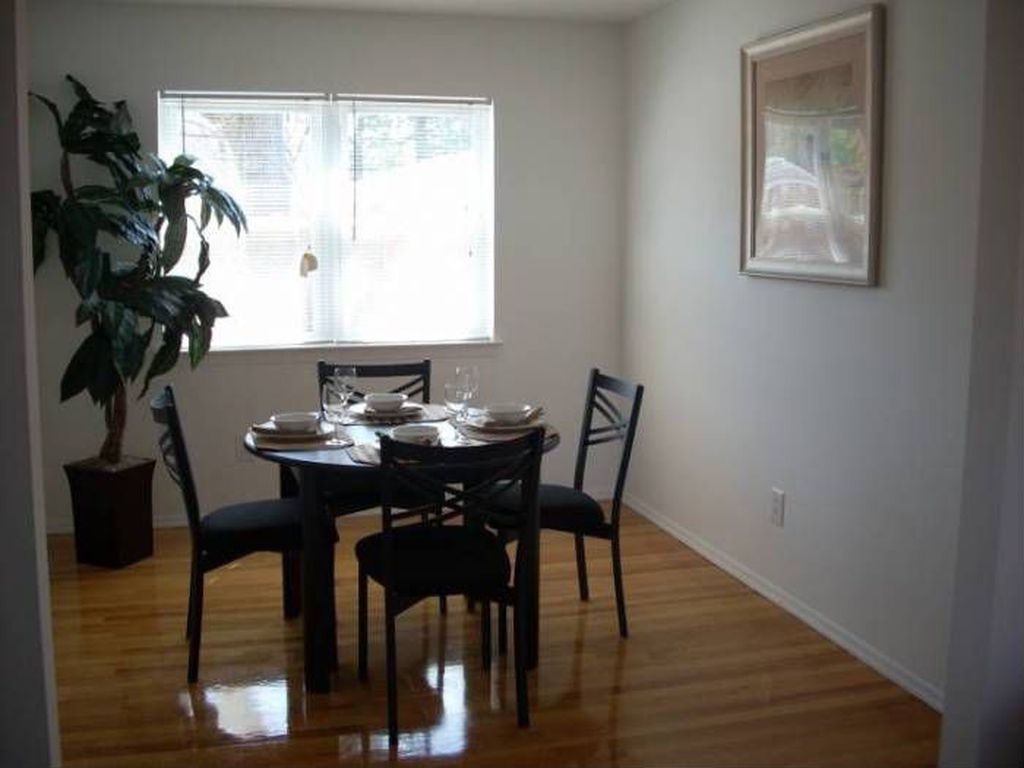 Carlton Club Apartments Image 4