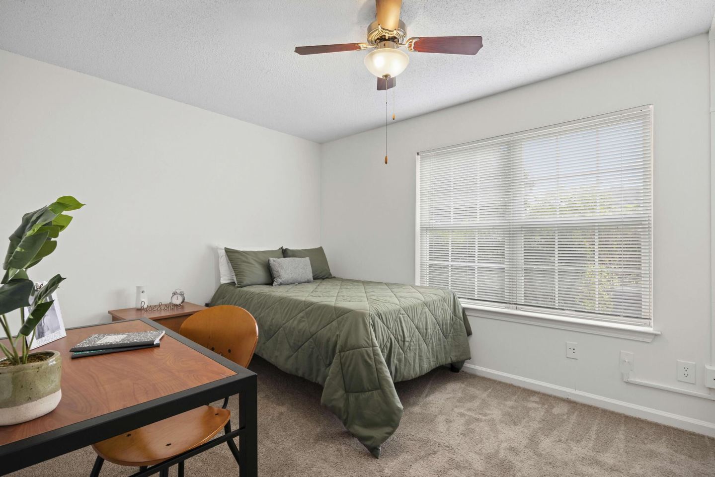 Student Housing - 1540 Place Image 36