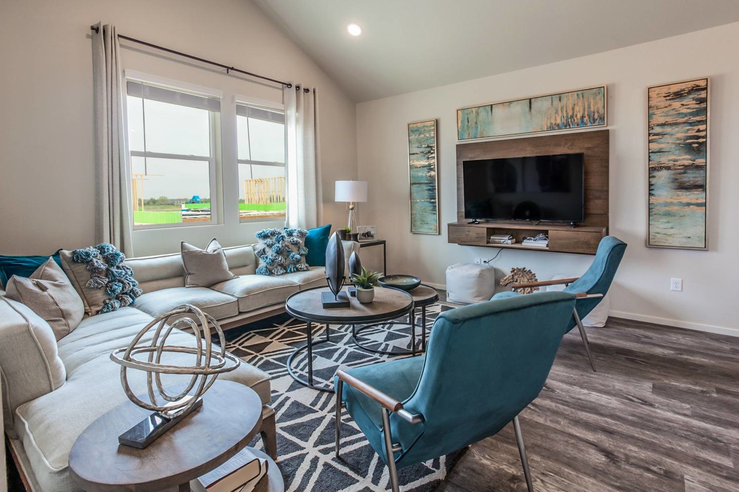 Bloom Rental Living Image 21