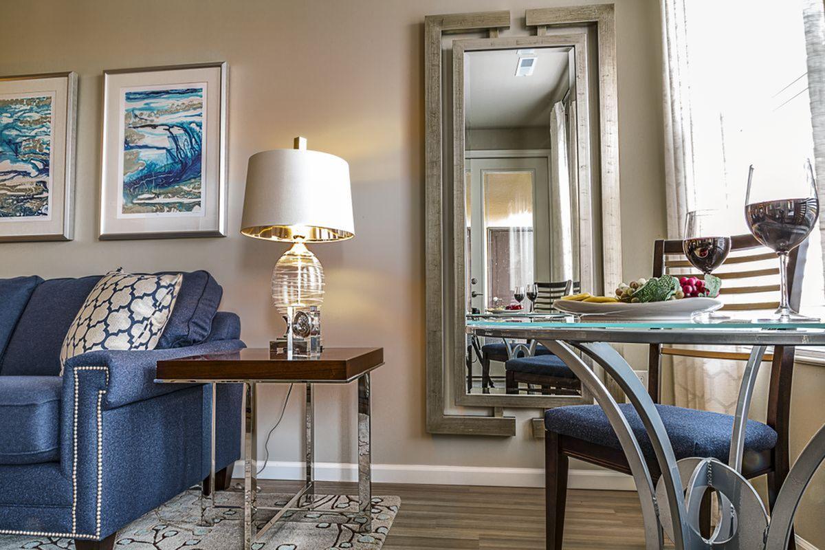 Alinea Town and Country Image 34
