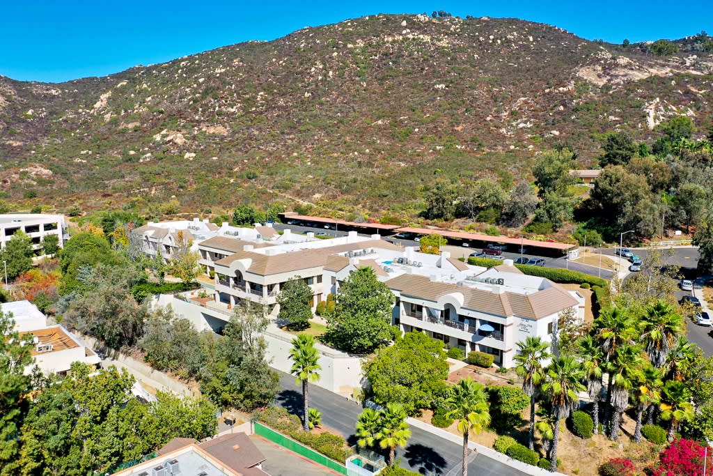 Senior Housing - Legacy Hills at Poway Image 15