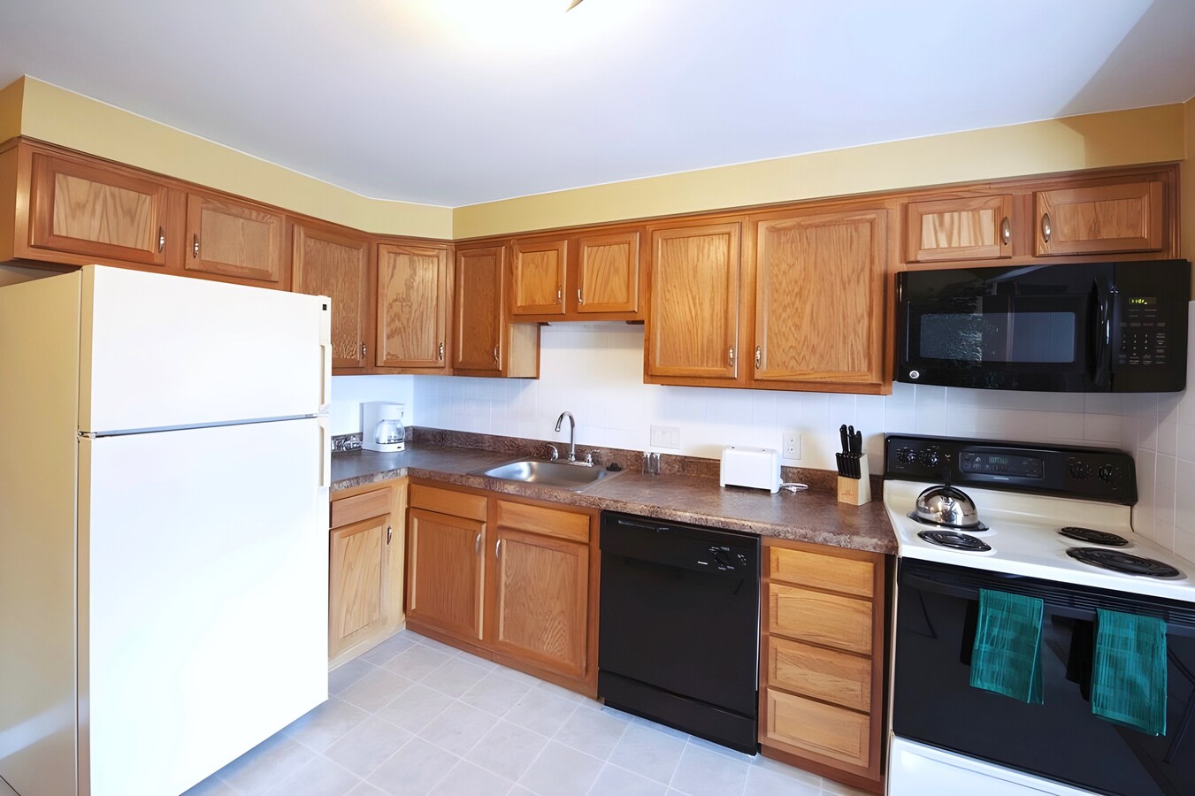 Hallmark Village Apartments Image 4