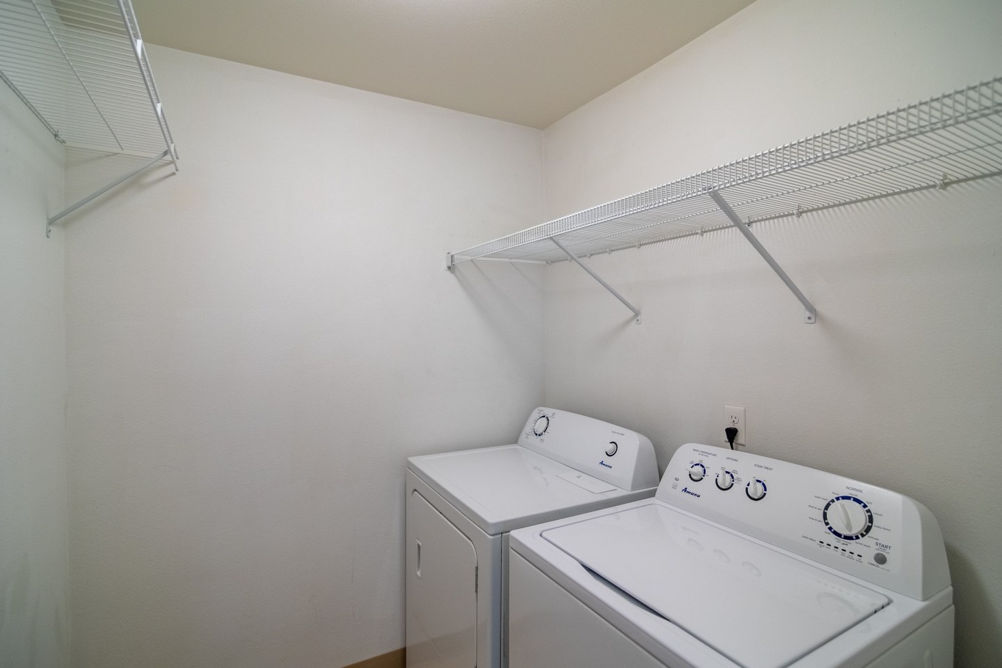 Collins Place Apartments Image 3