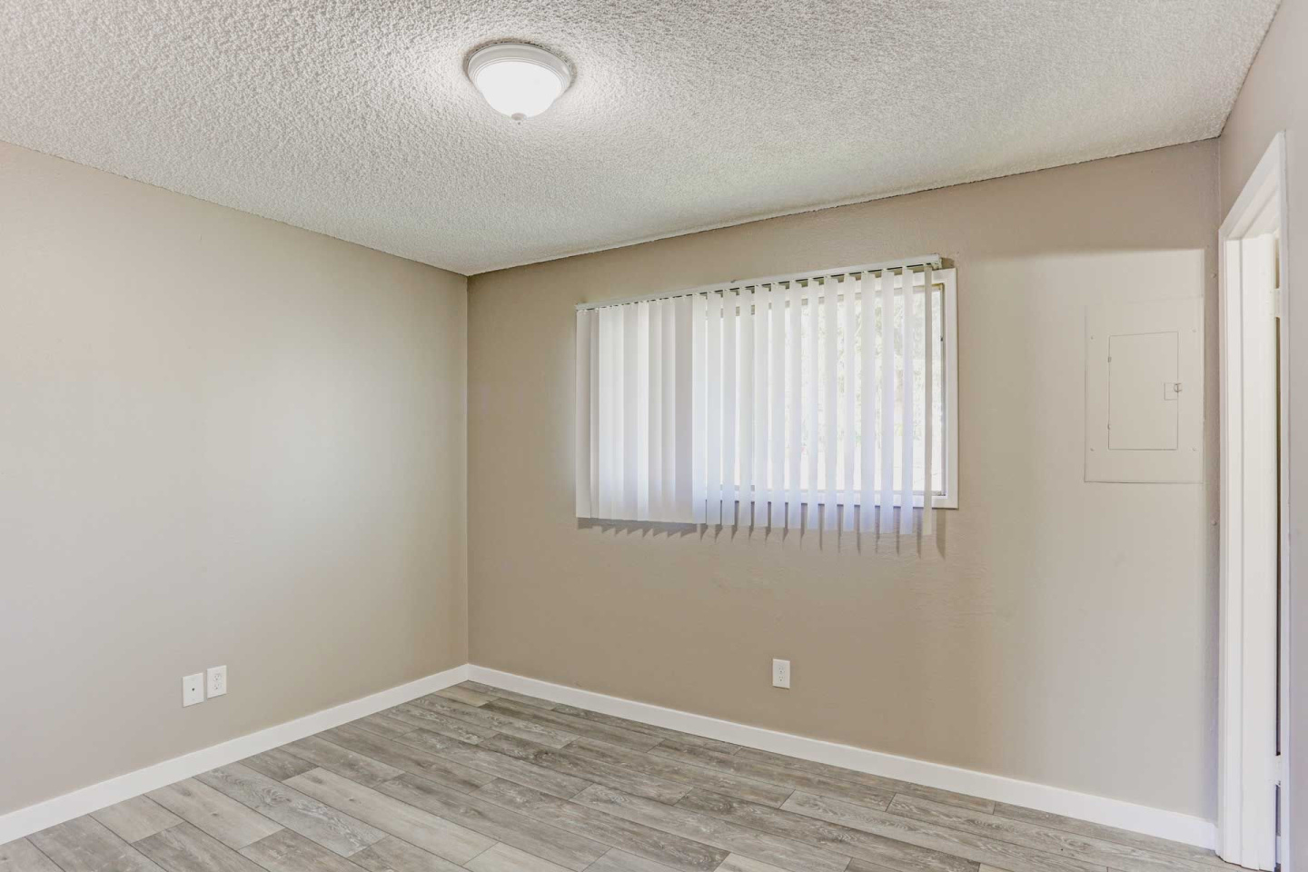 T Street Apartments Image 16