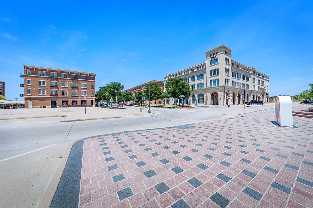 Plaza At Frisco Square Image 20