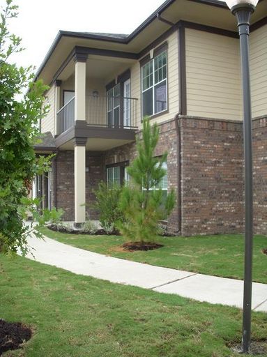 Estate Villas at Krum Image 2