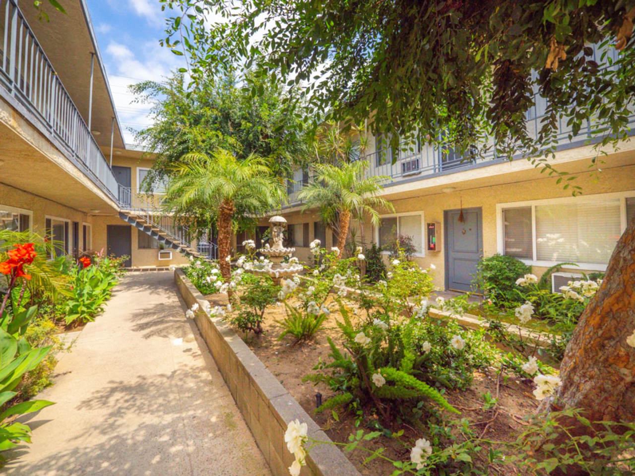 7253–7257 Variel Ave. Image 1