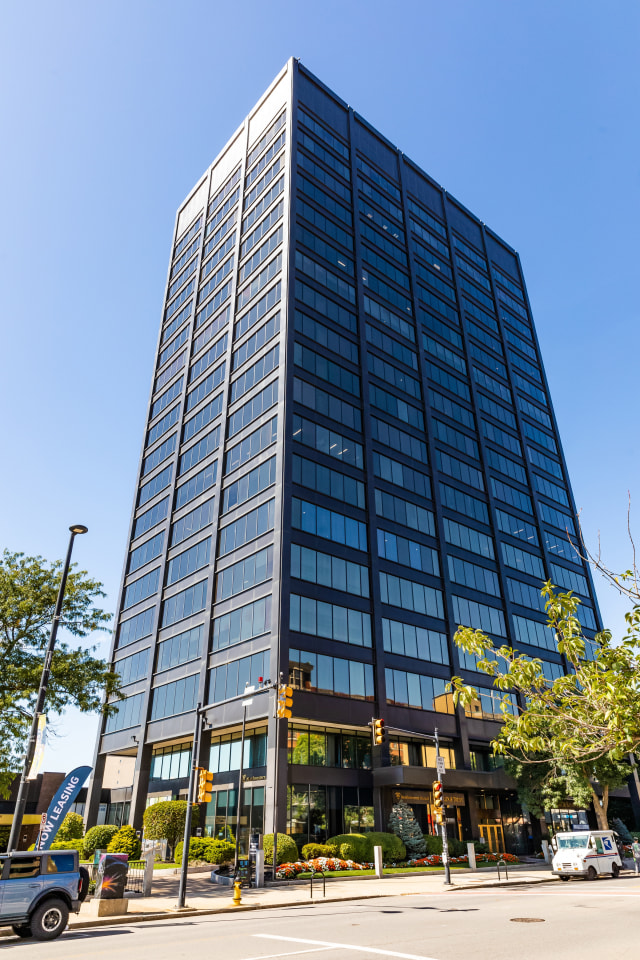 The Residence at 1000 Elm Image 2