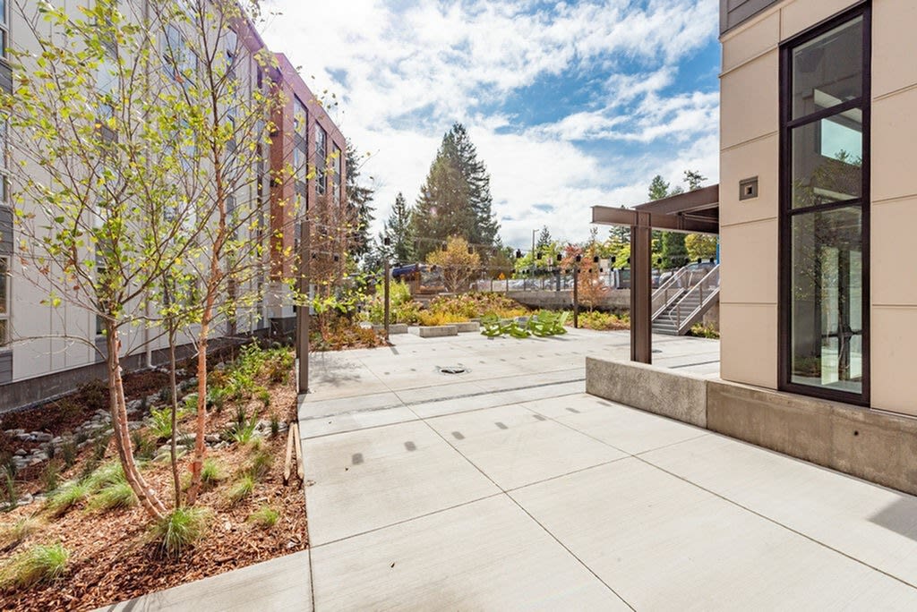 7000 Campus Apartments - Student Housing Image 5
