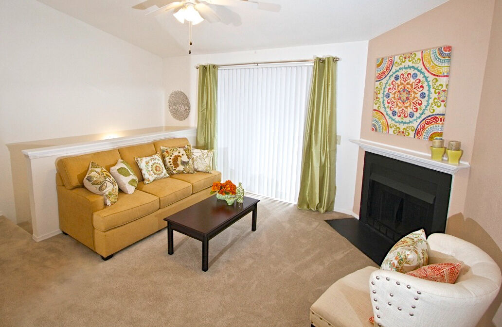 Royal Pointe Apartments Image 18