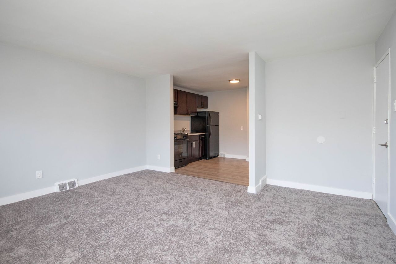 10th St. Apartments Image 4