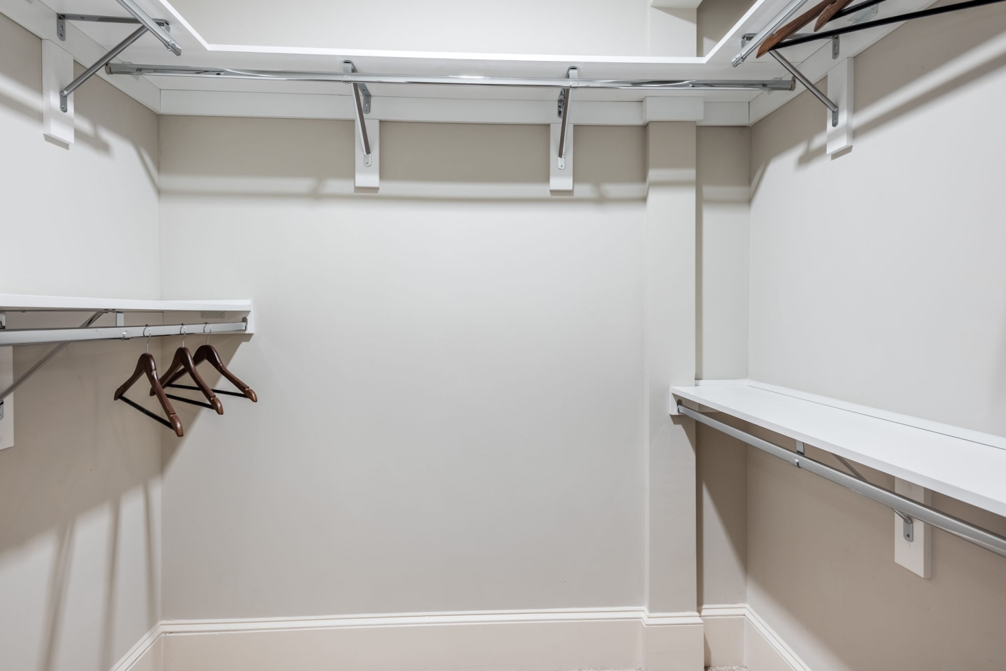 511 Queens Image 7