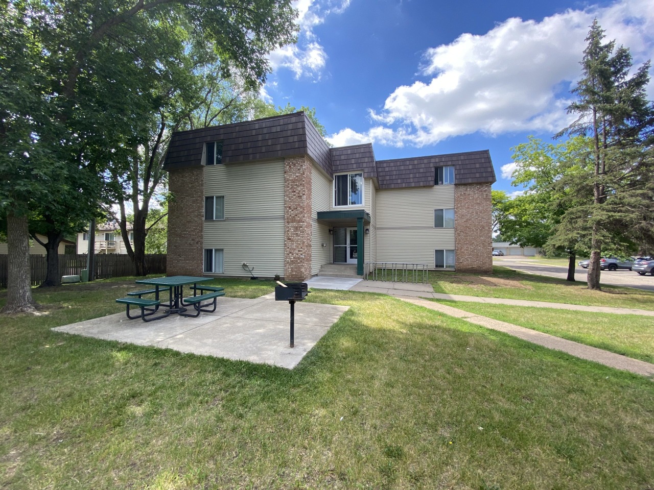 Rapid Court Apartments Image 6