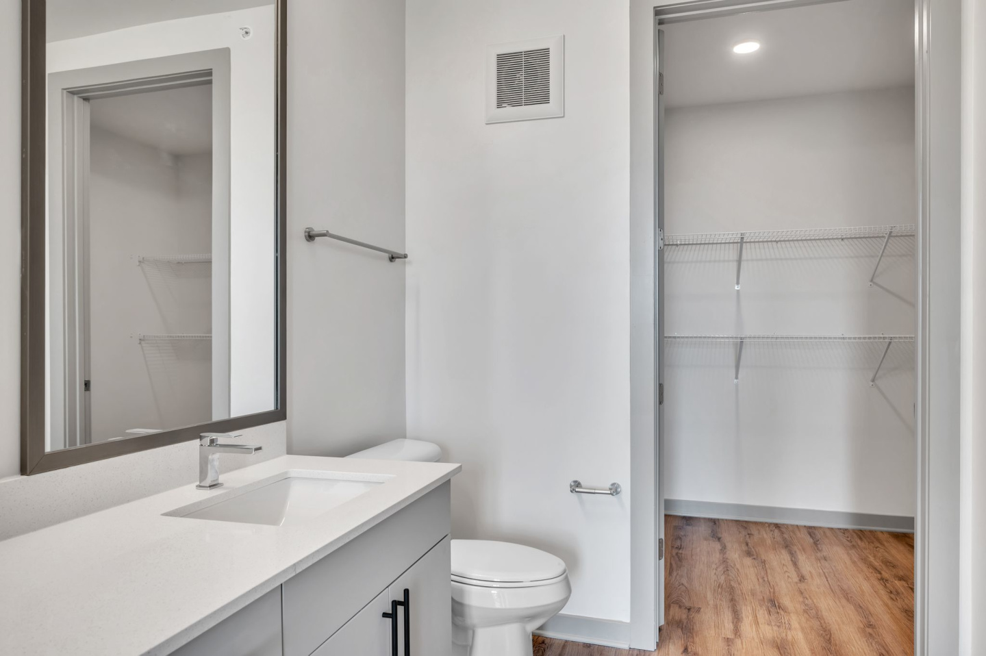 Aura Fifty4 Image 8