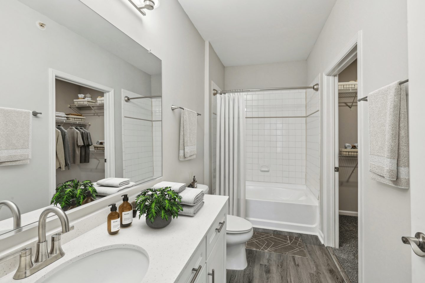 Nav850 at Olde Towne Image 7