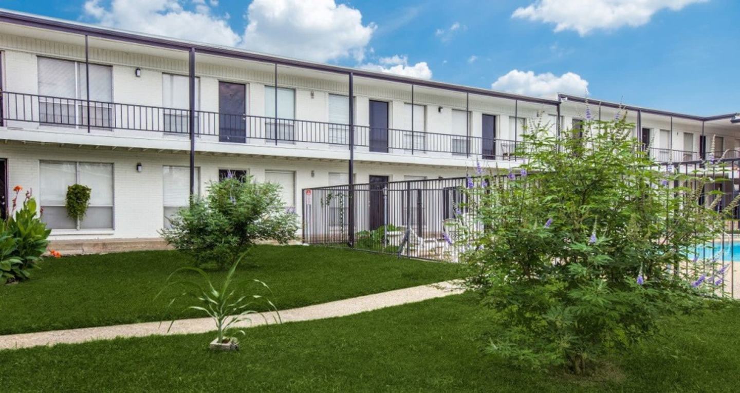 Glen Oaks Apartments Image 25