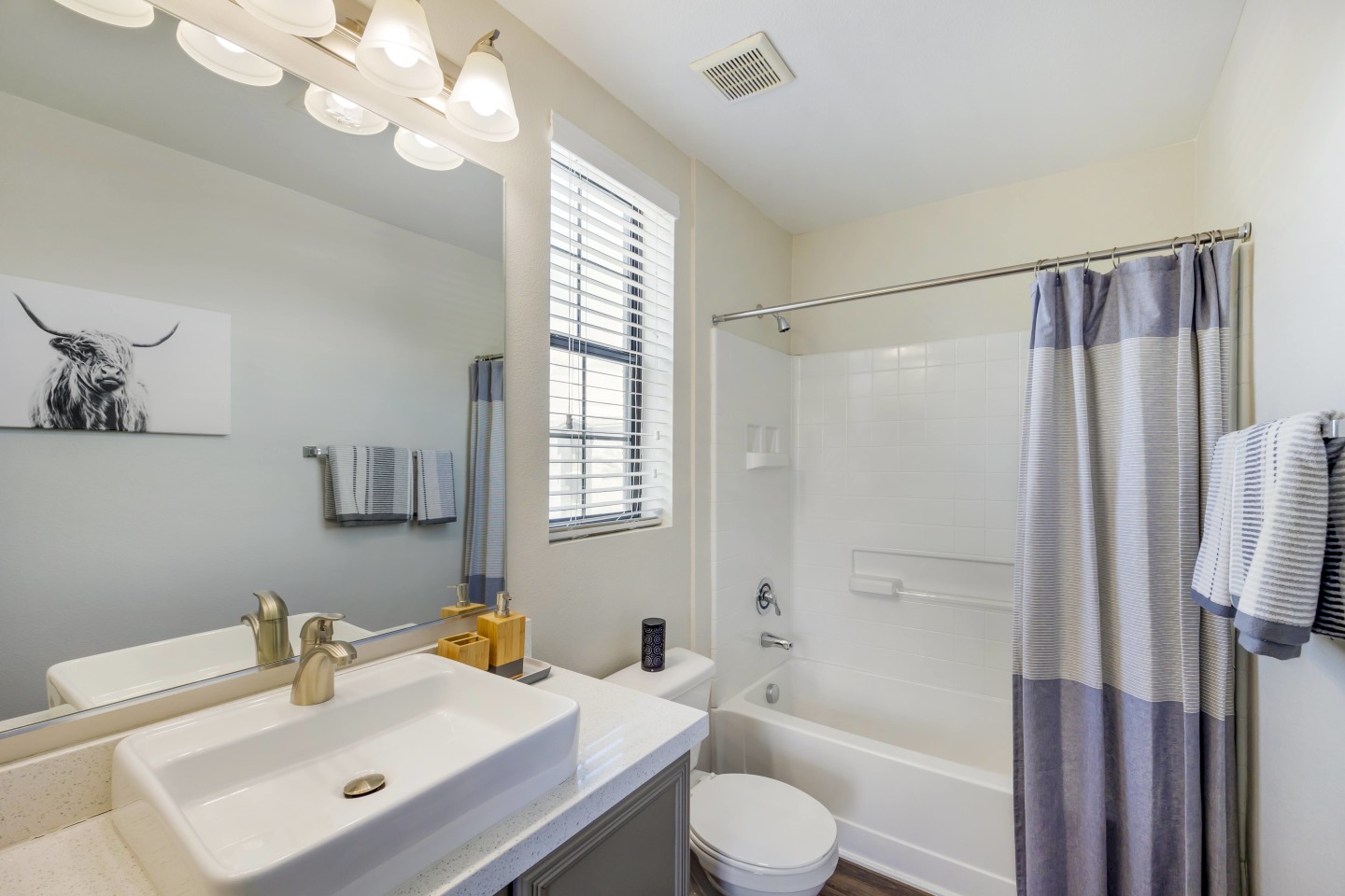 The Michael B Townhomes and Flats Image 32