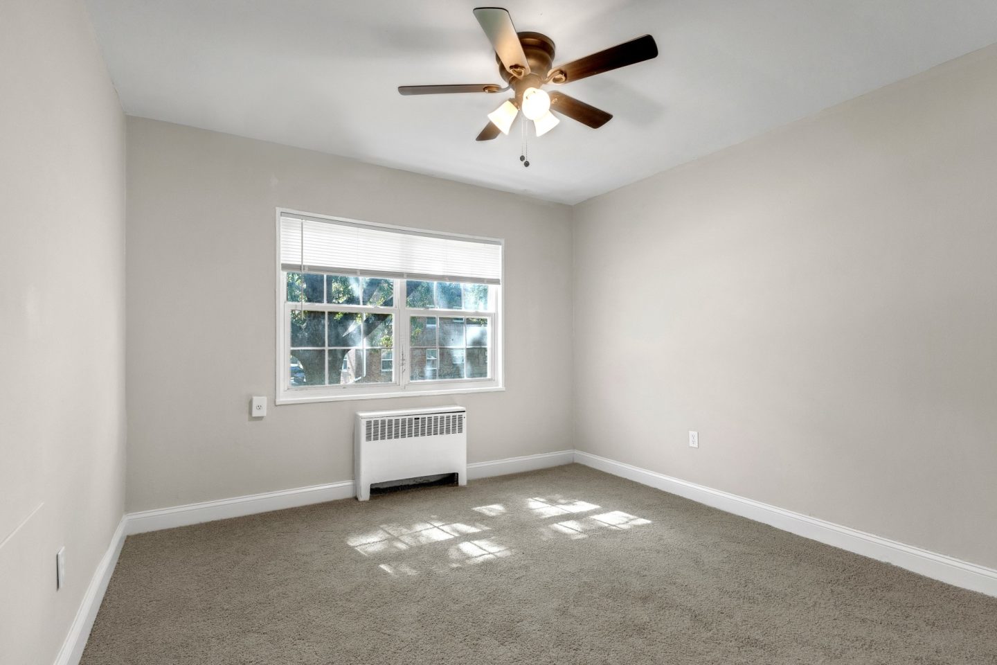 Laurel Court Apartments Image 21