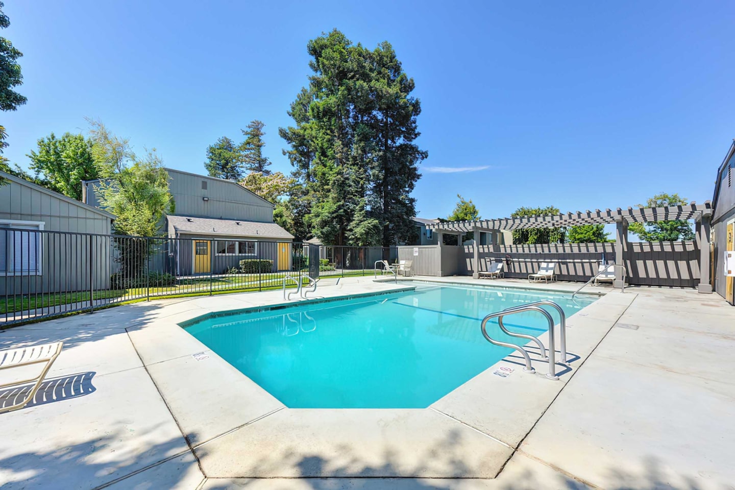 The Redwoods Apartments Image 18