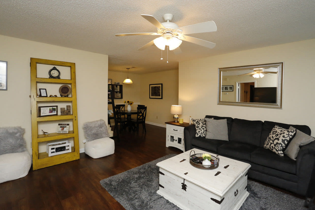 Briarwood Condominiums Image 4