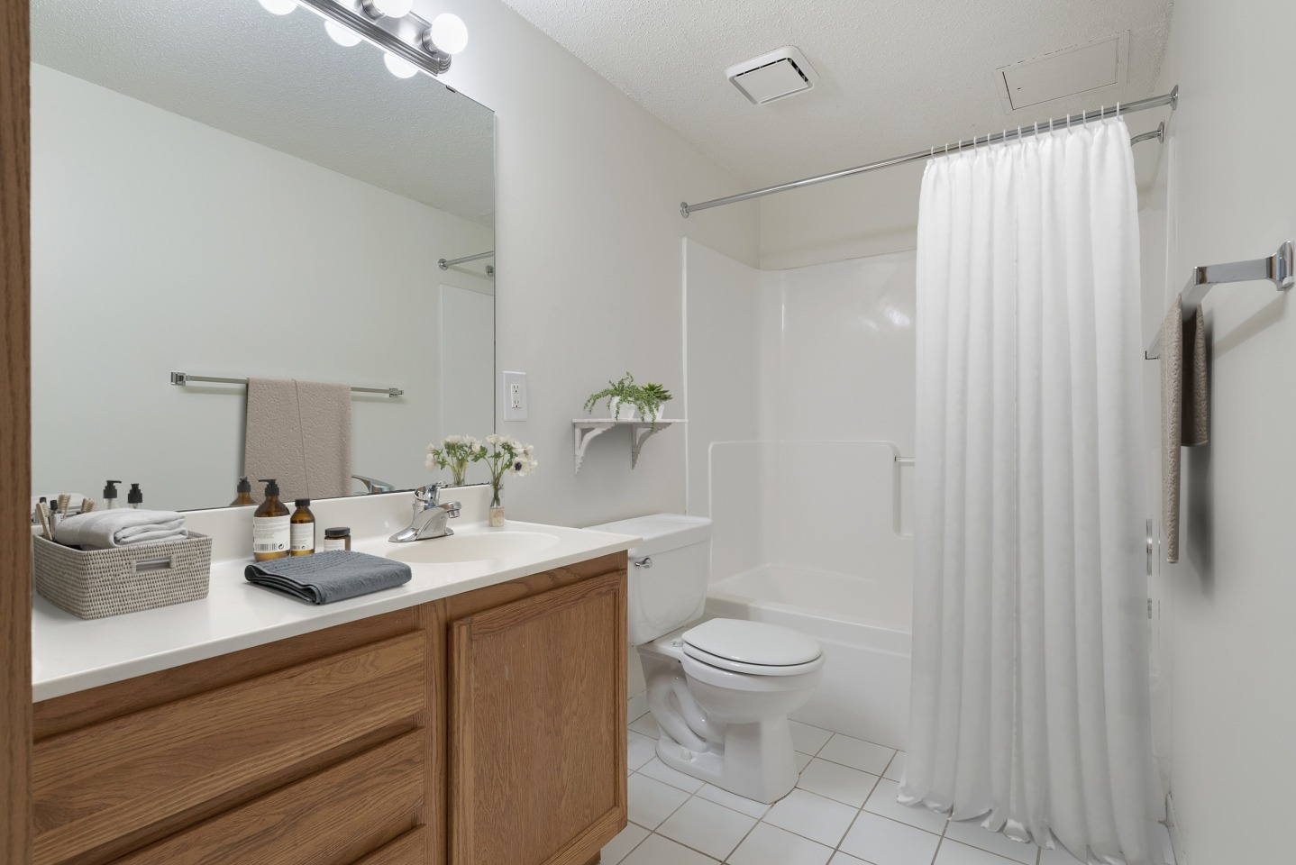 Pebblebrook Court Image 7