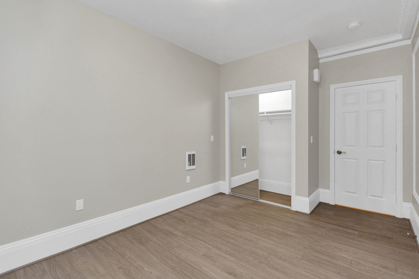 845 PINE Apartments Image 12