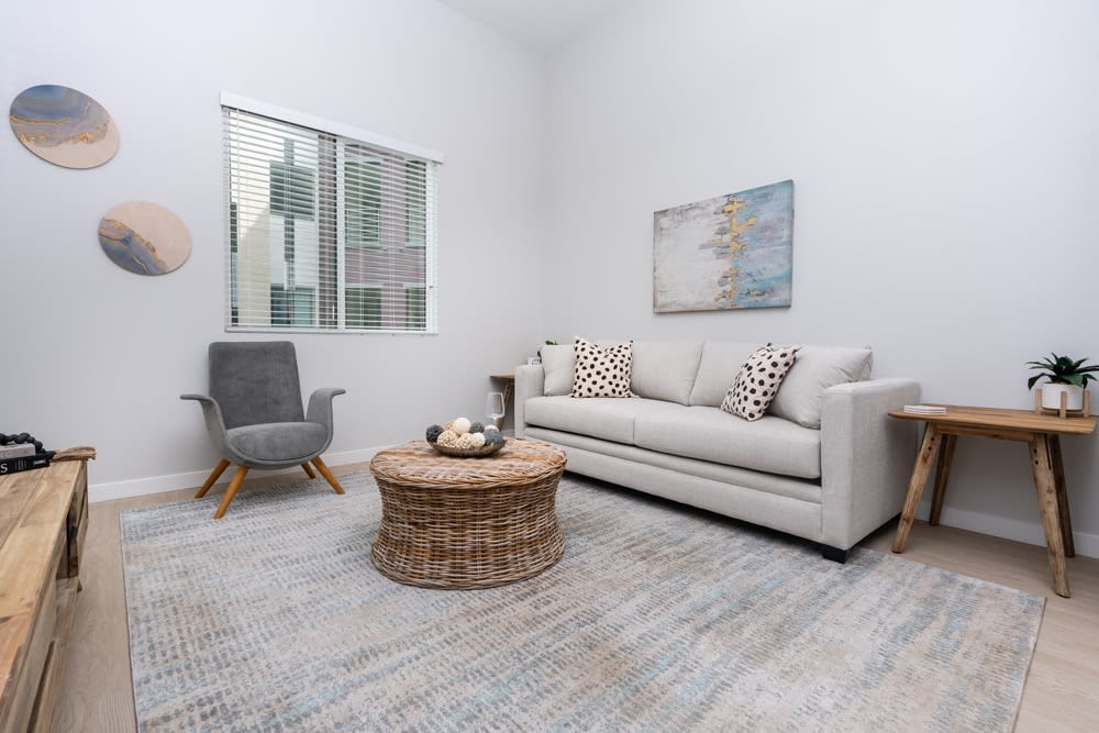 Downtown Ontario Luxury Apartments Image 15