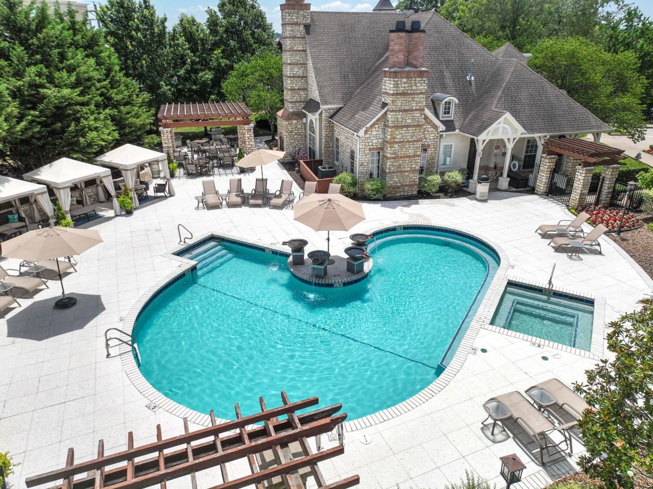 Stone Manor Image 50