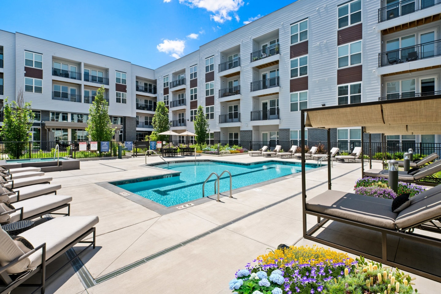 Everleigh Vernon Hills 55+ Active Adult Apartment Homes Image 3