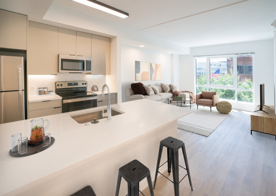 202 Queen Image 12
