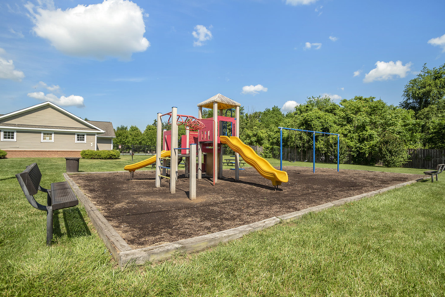 THE MANOR/THE MANOR EAST APARTMENTS Image 19