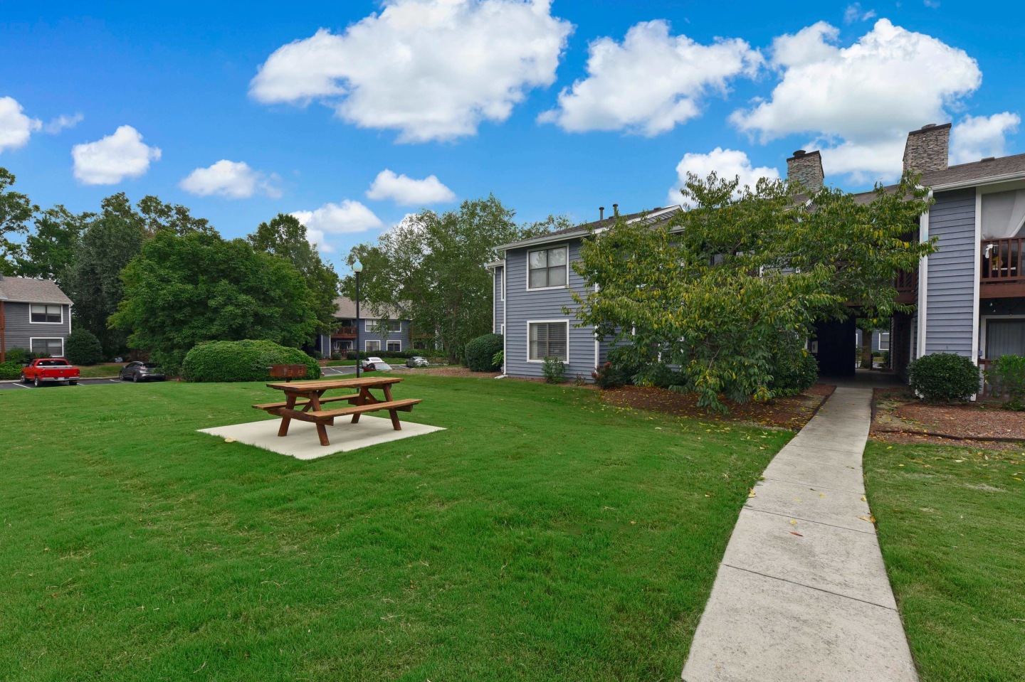 District at Hamilton Place Apartments Image 18