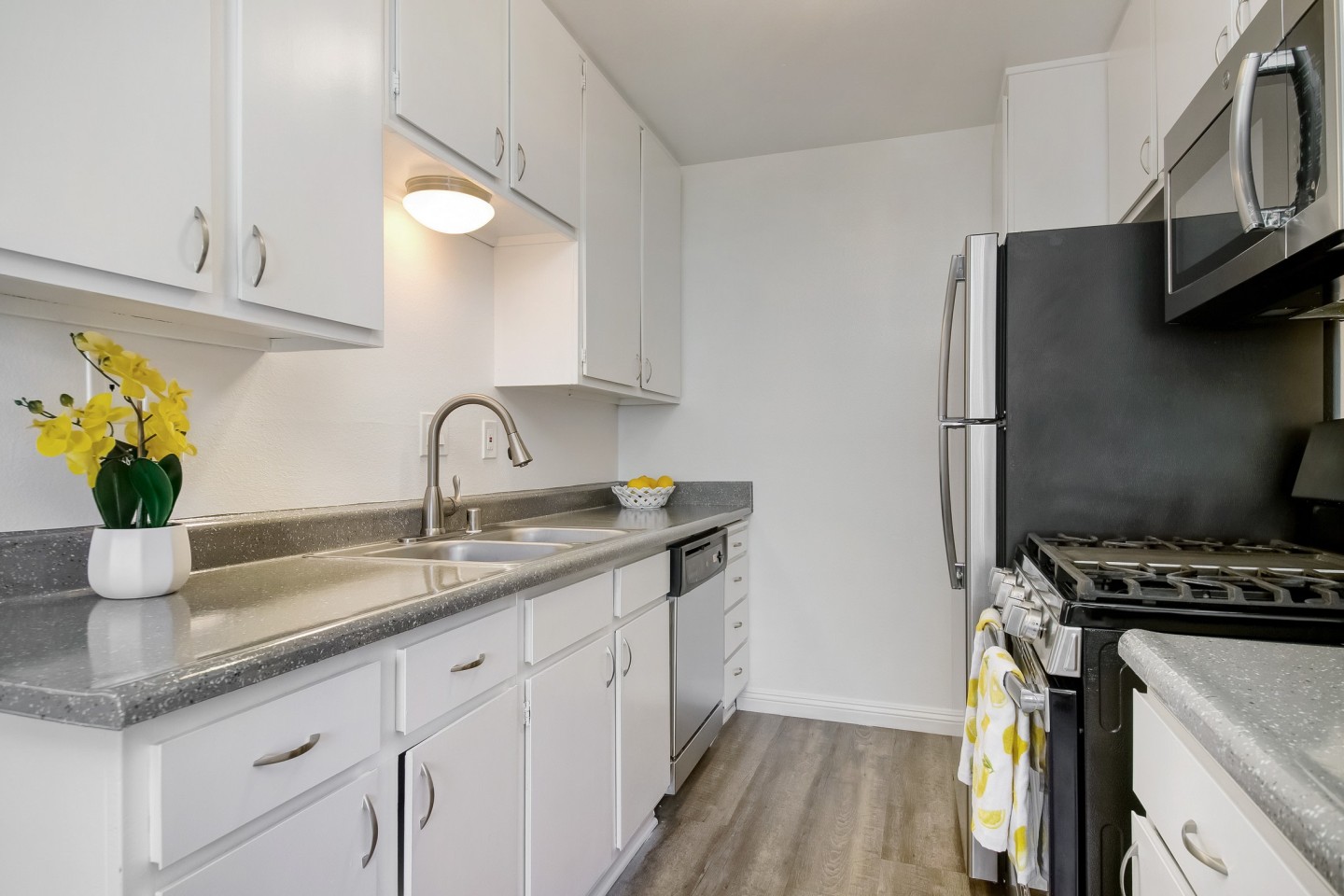 Racquet Club Apartments Image 22