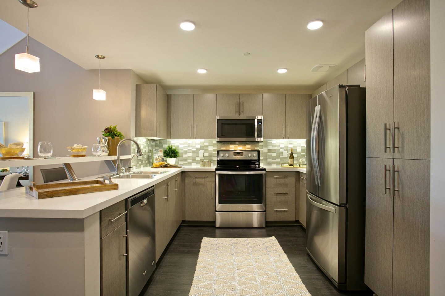 360 Luxury Apartments Image 19