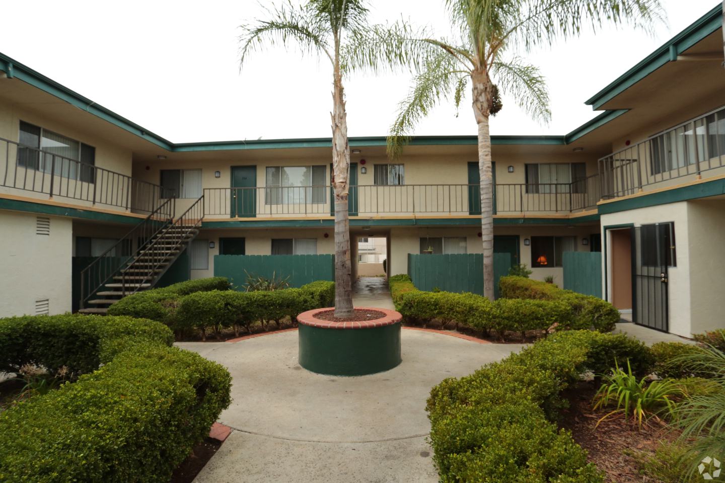 Foothill Courtyard Image 5