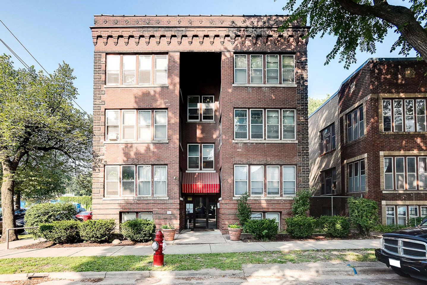 2124 Garfield Avenue South Image 2