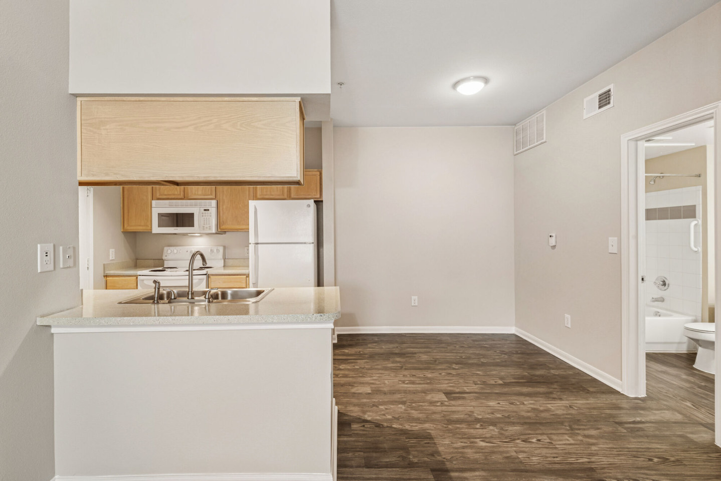 Lakeshore Villas Image 5