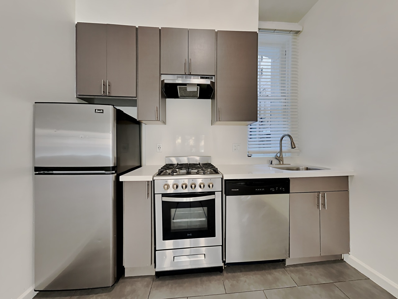 245 Leavenworth St. Image 3
