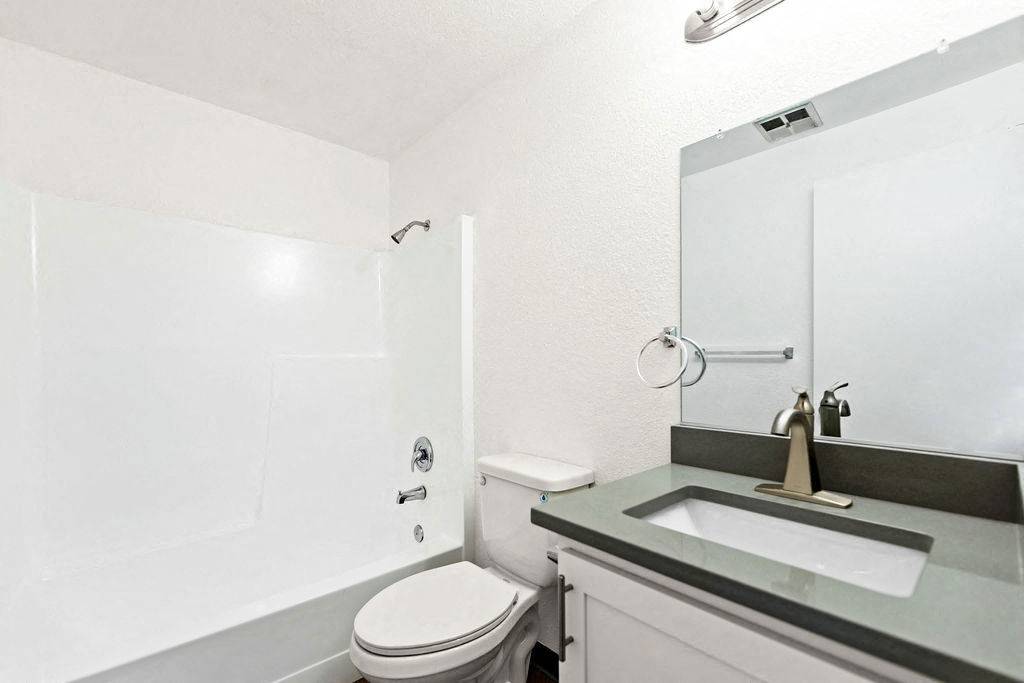 Coast Pine Apartments Image 1