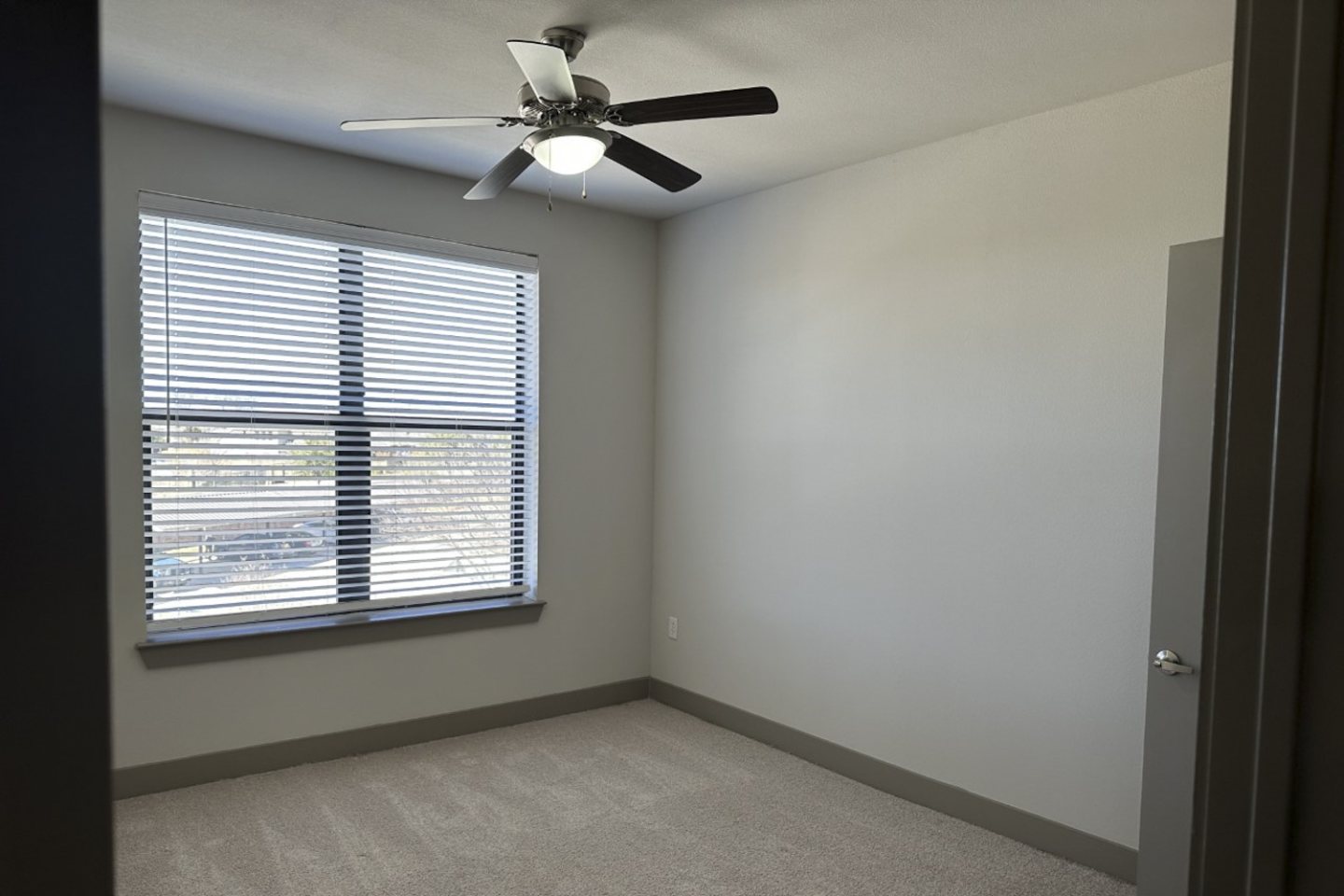 The Edge At Glade Park Apartment Image 6