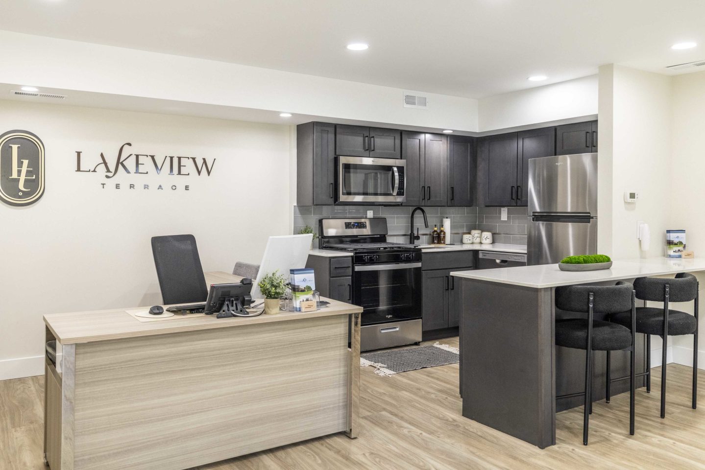 Lakeview Terrace Image 7