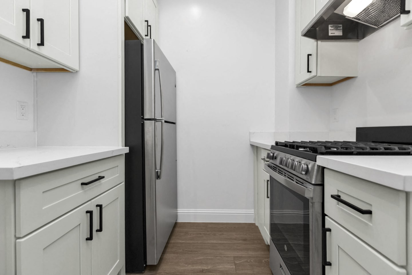 2730 SACRAMENTO Apartments Image 6